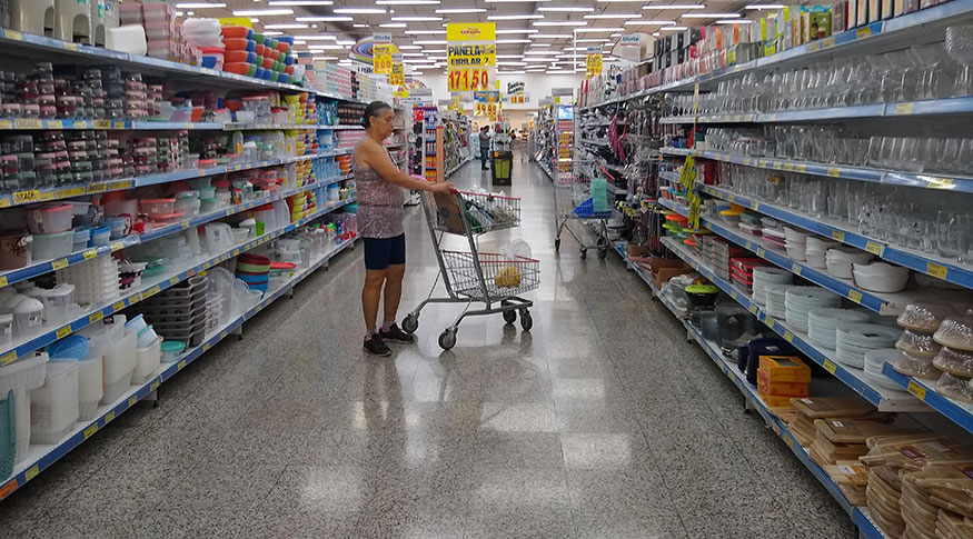 O setor de hiper e supermercados avançou 0,7% na comparação com abril - Foto: Helena Pontes/Agência IBGE Notícias